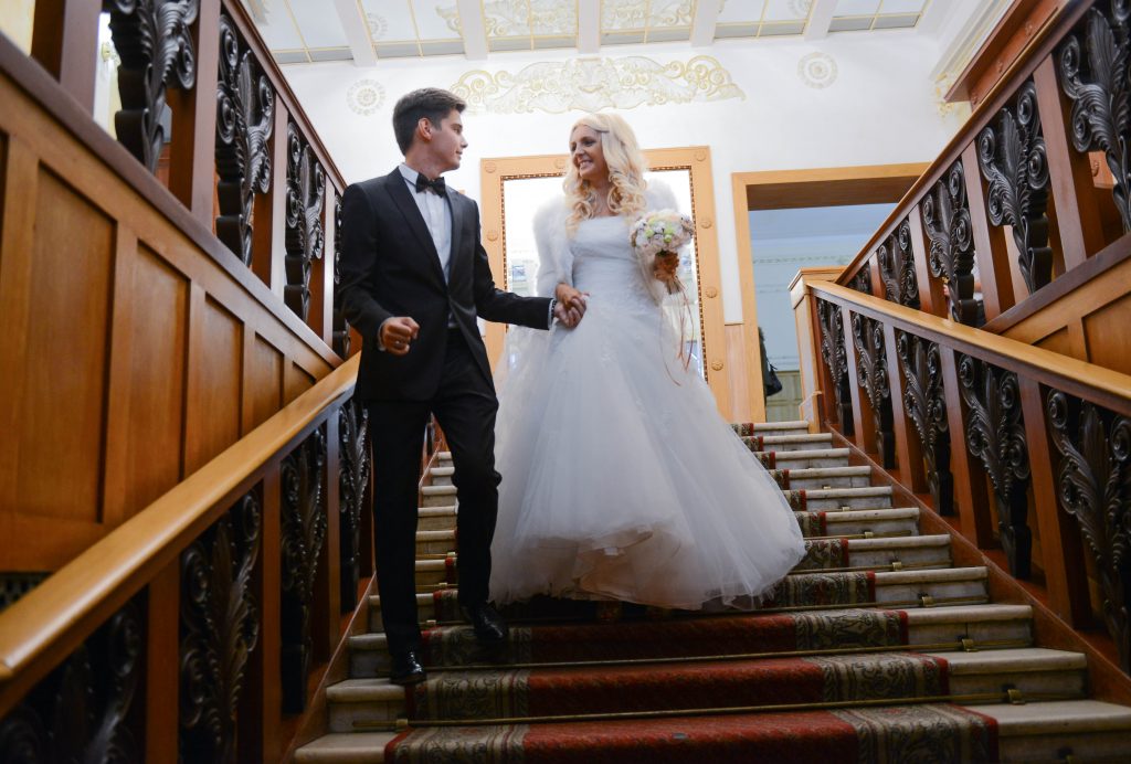 С августа в Москве установят единый график работы дворцов бракосочетания