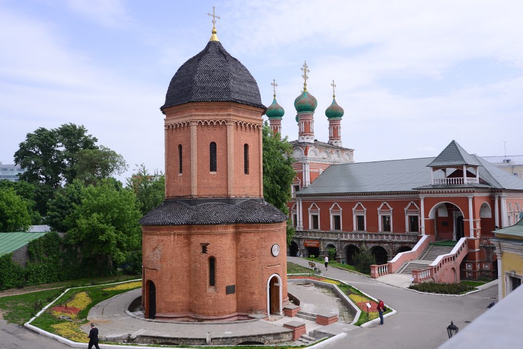 Высокопетровский монастырь в москве фото