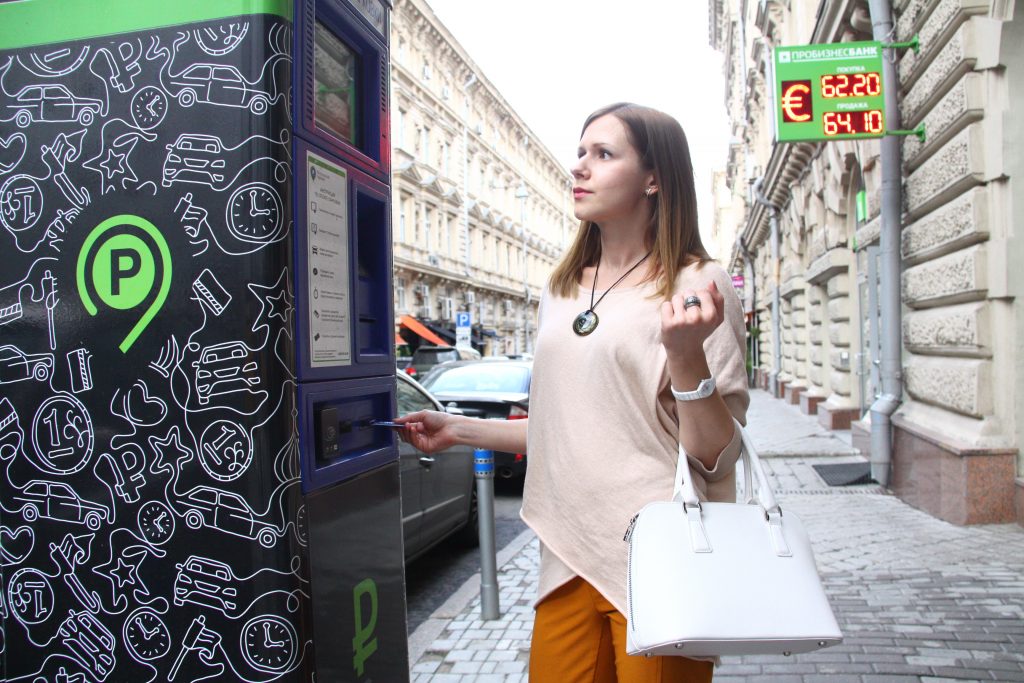 Москвичей повсеместно оповестят о правилах платной парковки