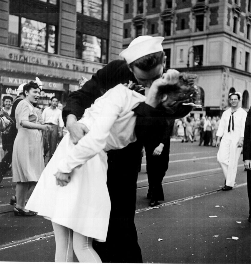 Нью-Йорк празднует капитуляцию Японии, 1945 год. Фото: Википедия.