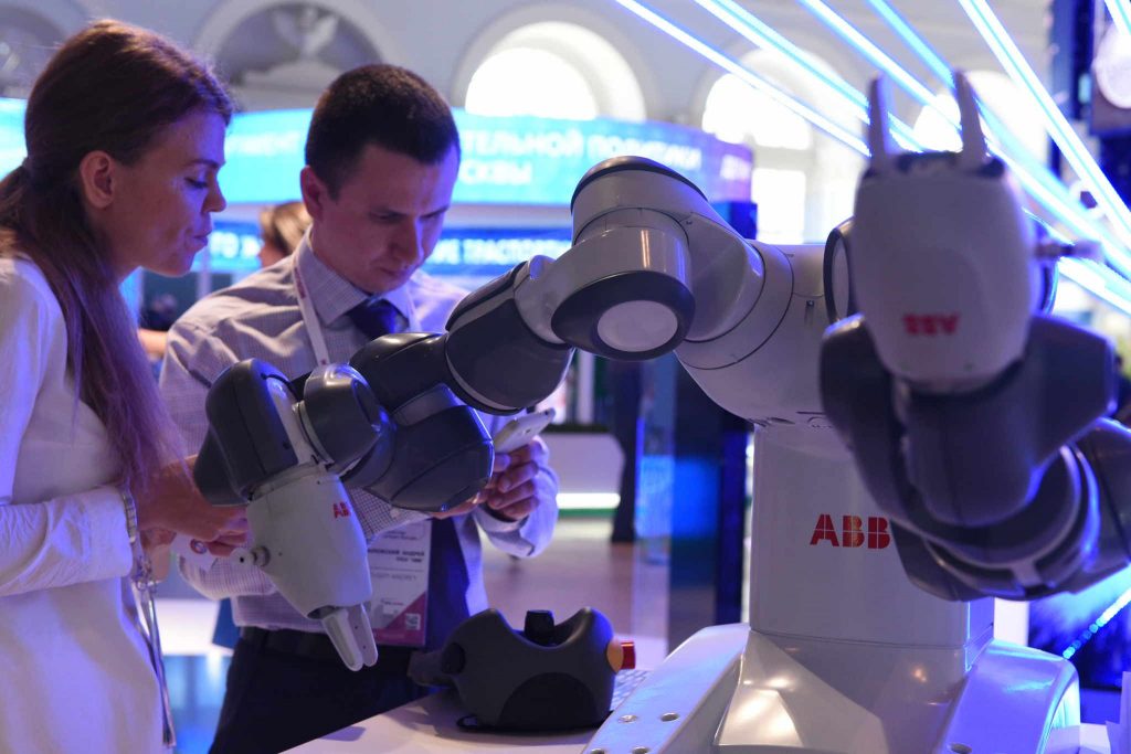 Роботы столичных школьников соревнуются на Воробьевых горах