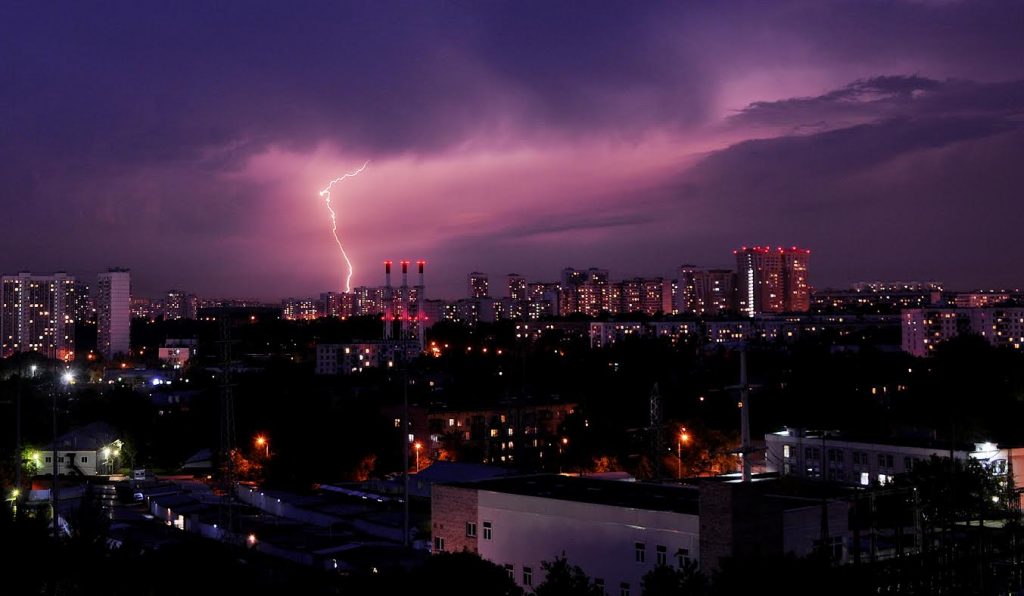 В центре Москвы ликвидировали последствия урагана