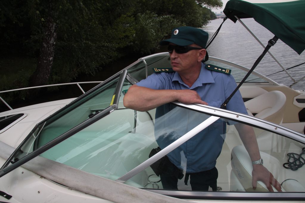 Полиция начала проверку после обнаружения тела мужчины в Москве-реке