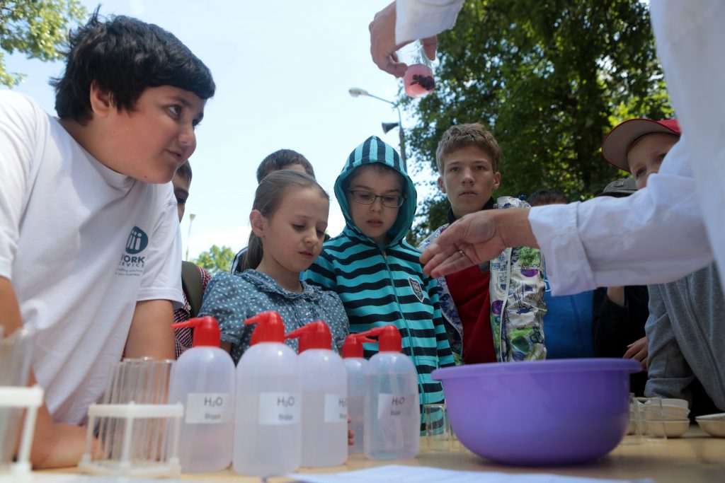 В школах Москвы могут устроить теплицы и грядки