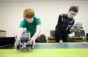 28 ноября 2014 года. Призер международной олимпиады по робототехнике Александр Морозов (слева)