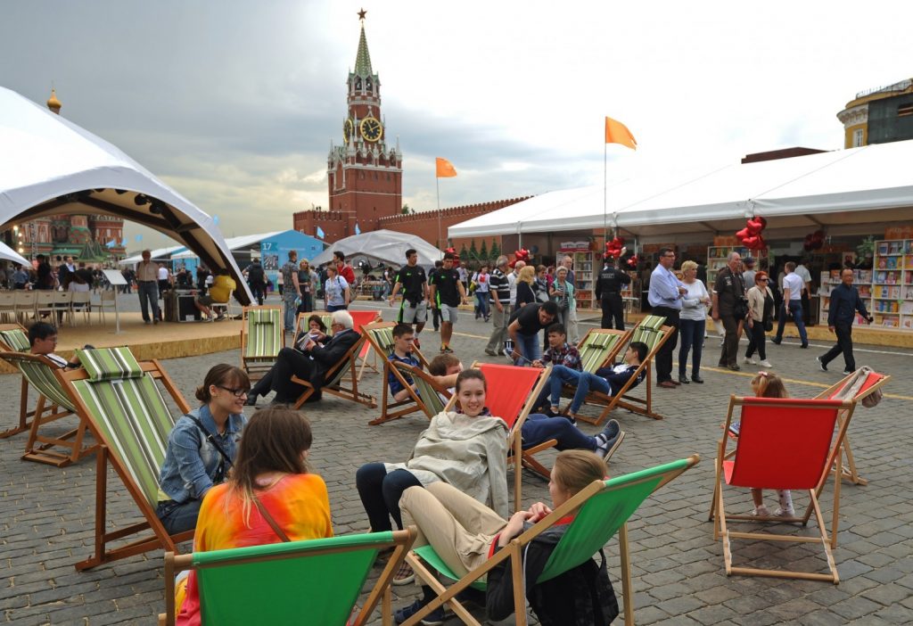 Москвичи смогут наблюдать День города через десятки уличных камер