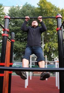 1 сентября 2016 года. Павел Жуков пришел позаниматься на спортивной площадке во время обеденного перерыва