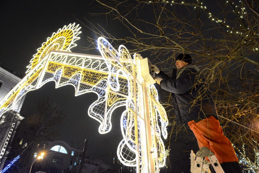 Зимнюю подсветку на московских улицах включат 1 ноября