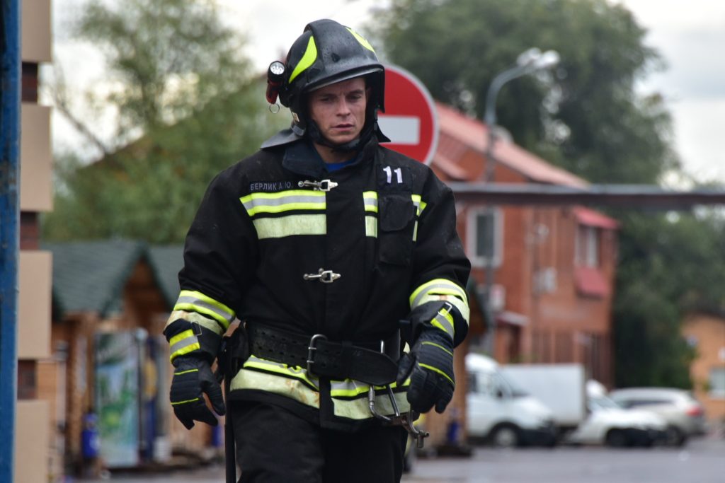 Склад на востоке Москвы, где погибли пожарные, вновь загорелся