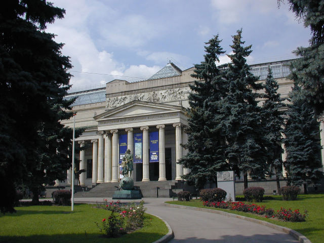 Заправка напротив Храма Христа Спасителя станет частью Пушкинского музея