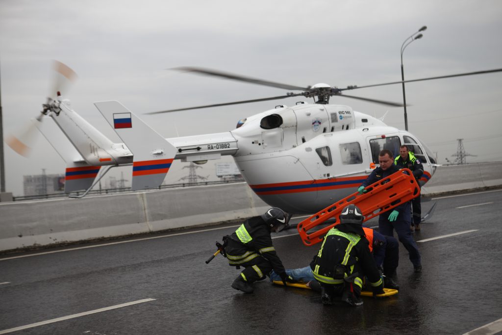 Пострадавшую в жестком ДТП на юго-западе Москвы эвакуировали вертолетом