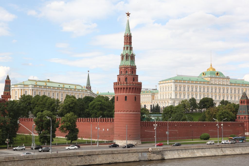 Открылось движение по Кремлевской набережной