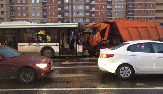 Водителю автобуса понадобилась ампутация после массового ДТП в Москве