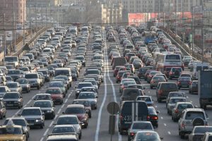 Движение транспорта по трем улицам Москвы ограничат из-за ремонтных работ