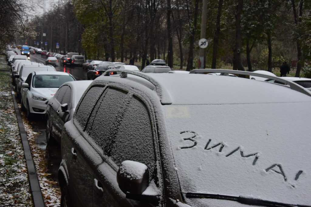 Коммунальщики Москвы перешли на особый режим из-за снега