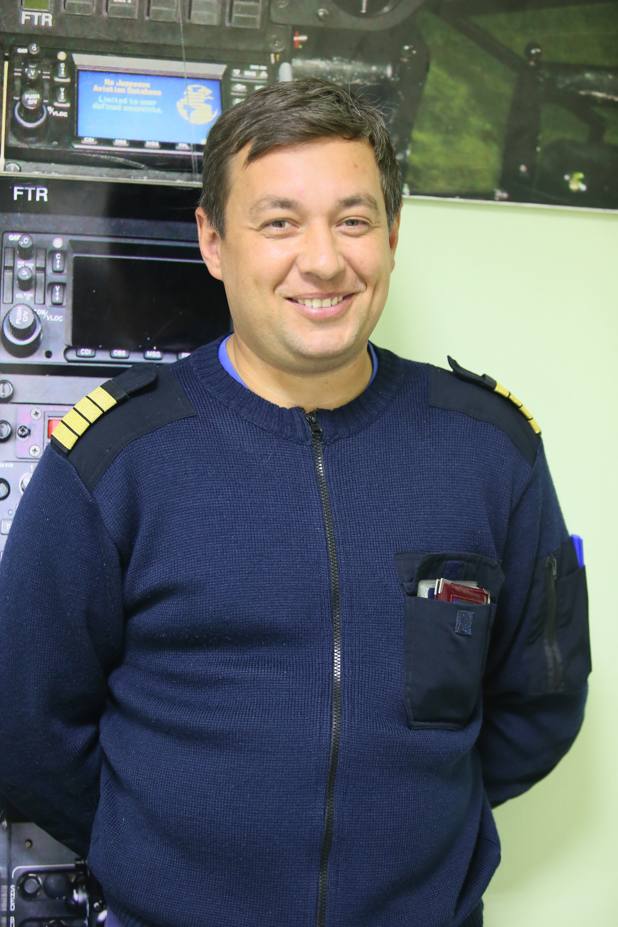 На фото: Командир воздушного судна Денис Гусев