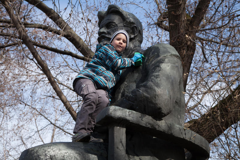 Из-за похолодания скульптуры парка «Музеон» уберут в спецкороба
