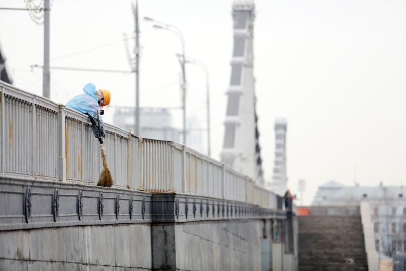 Мужчина разбился при падении с моста набережной Академика Туполева, начата проверка