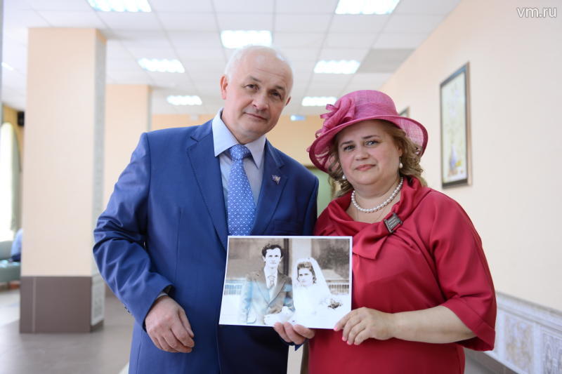 С начала года более 500 москвичей старше 70 лет вступили в брак