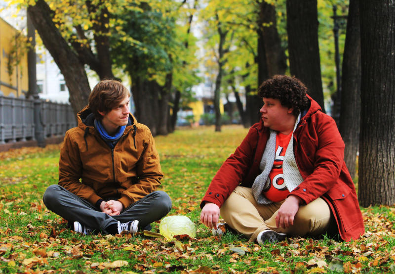 Актеры Денис Нуруллин (слева) и Евгений Кулик. Фото: Наталия Нечаева, «Вечерняя Москва»