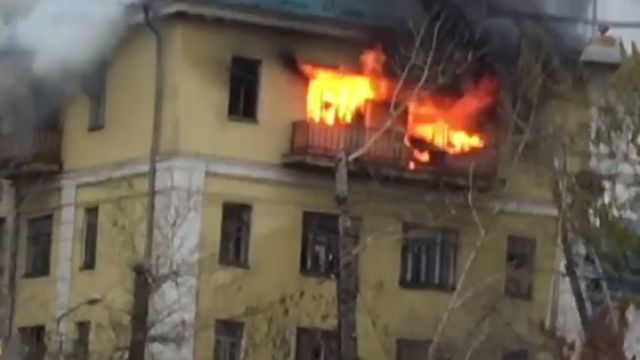 МЧС потушило почти 300-метровый пожар в центре Москвы