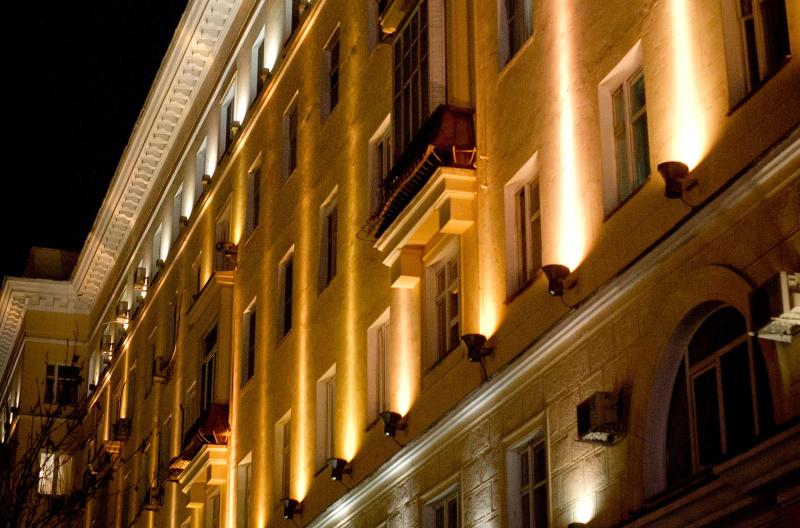 Подсветка на фасадах зданий на улице Моховая появится до конца текущего года