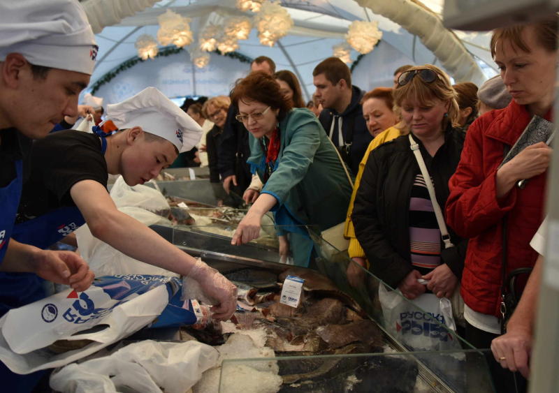 Морепродукты для фестиваля «Золотая осень» привезли более 20 рыбопромышленников