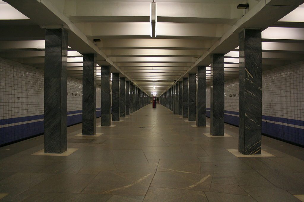 Вестибюли восьми станций метро Москвы заблокируют на выходных