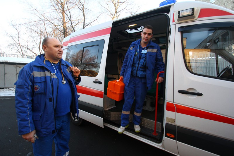 На севере Москвы госпитализировали женщину с проломленной головой