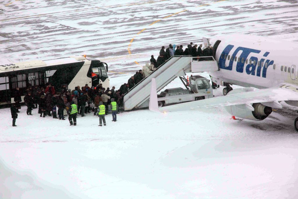 Десятки рейсов отменили аэропорты Москвы из-за погоды
