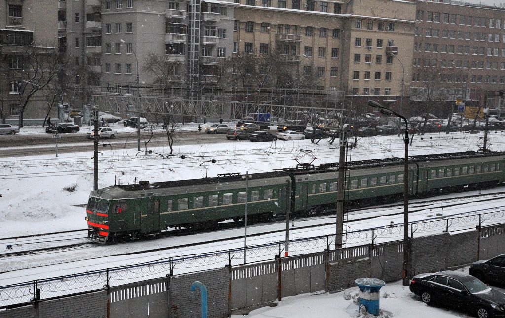 Падение ледяных деревьев вызвало сбой на Савеловской направлении МЖД