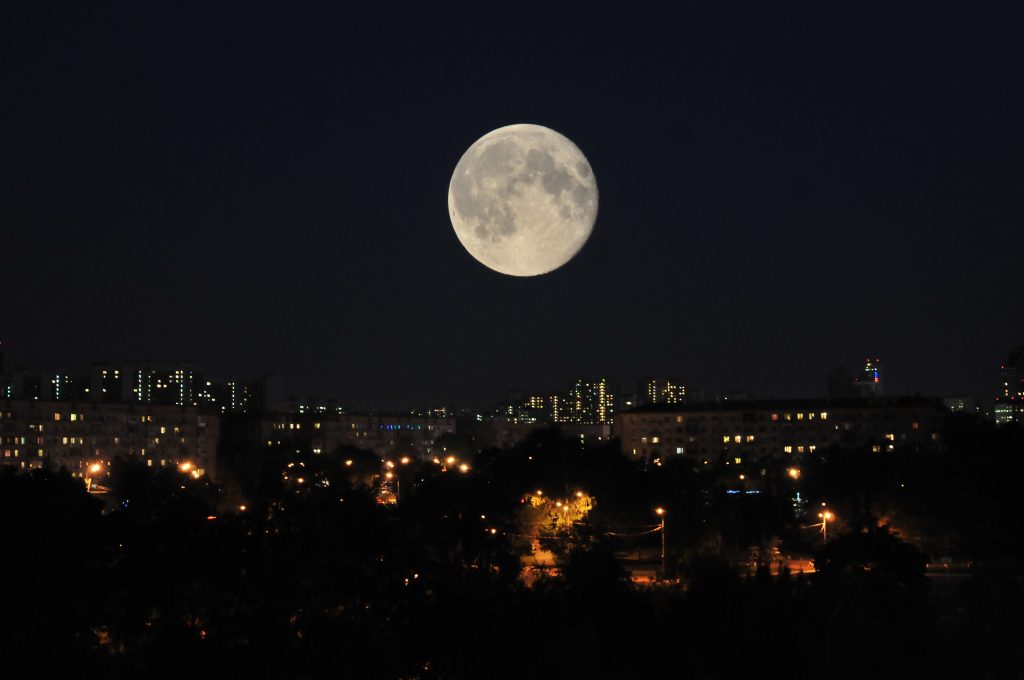 Самая большая Луна года взойдет над Москвой 14 ноября