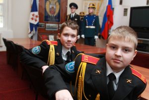 3 ноября 2016 года. Юные кадеты Евгений Быстров и Тихон Белых (слева направо) мечтают служить в Президентском полку