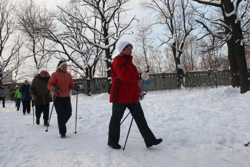 Зимние тренировки по скандинавской ходьбе будут проходить в 21 городском парке