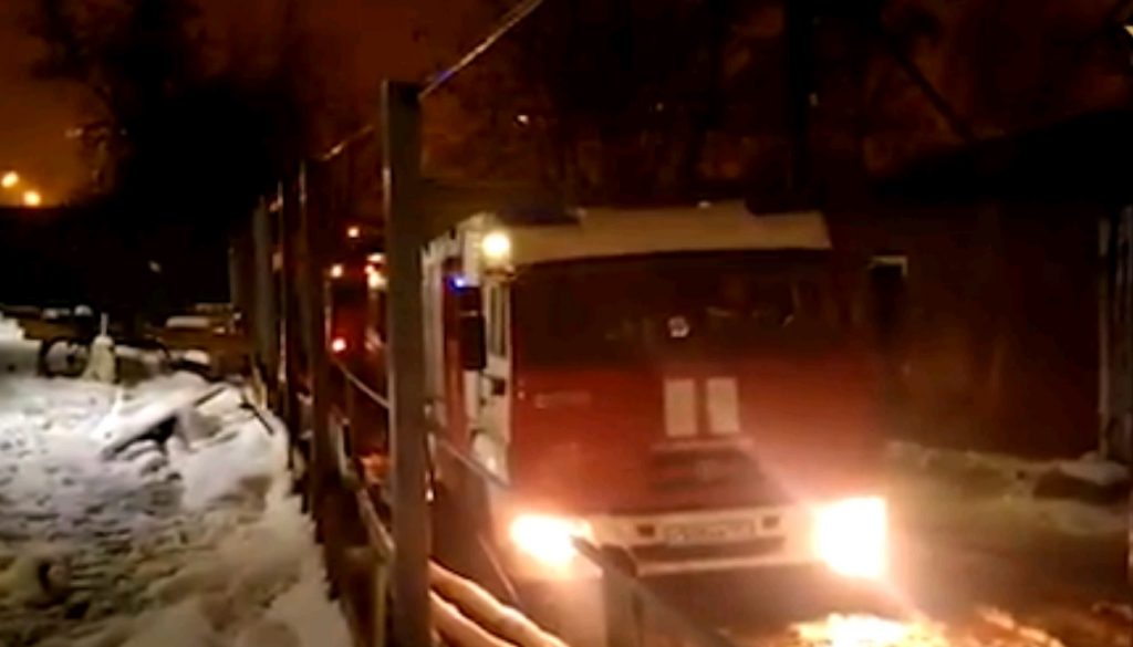 МЧС Москвы потушило 100-метровый пожар у Ваганьковского кладбища