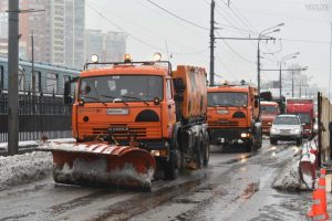 Свыше 10 тысяч специализированной техники расчищает Москву от снега