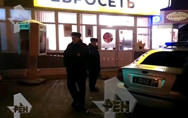 СМИ узнали подробности вооруженного налета на салон мобильной связи в Перово