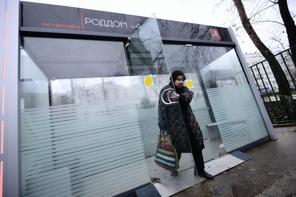 Около 200 автобусных остановок нового поколения появится в Москве до 2017 года