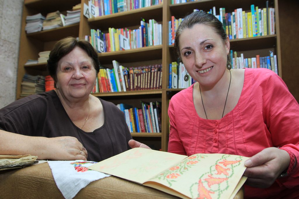 7 сентября 2016 года. Людмила Фоминых и ее дочь Анна Шклярская (слева направо)