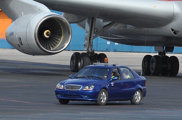 Захватчики ливийского самолета освободили заложников