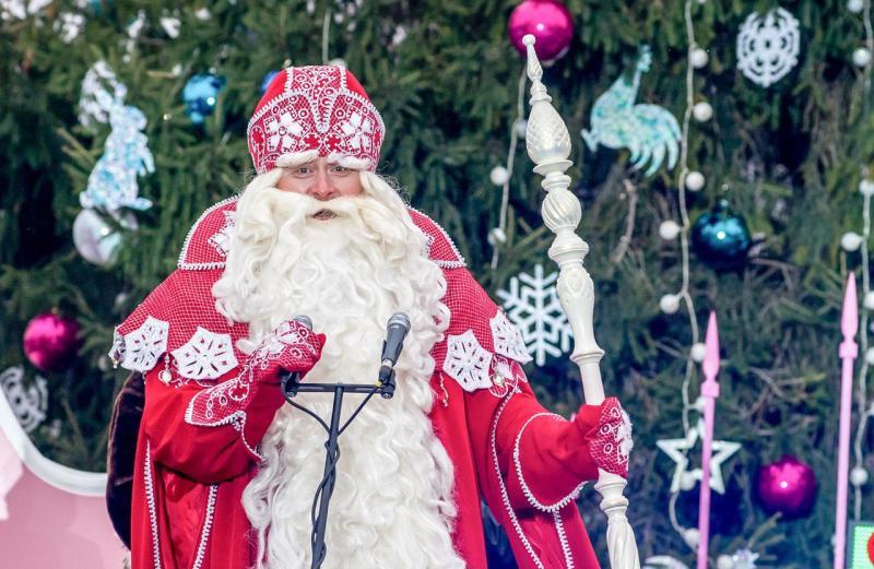 Жителей столицы поздравят 14 Дедов Морозов на станциях МЦК
