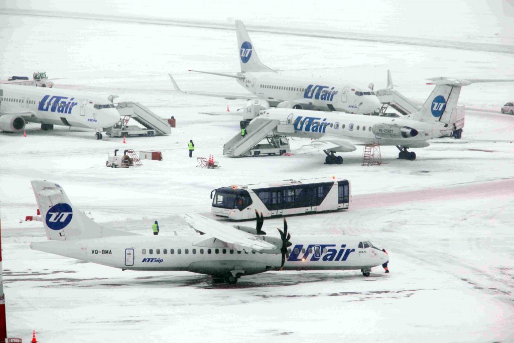 Аэропорты Москвы отменили более 30 рейсов