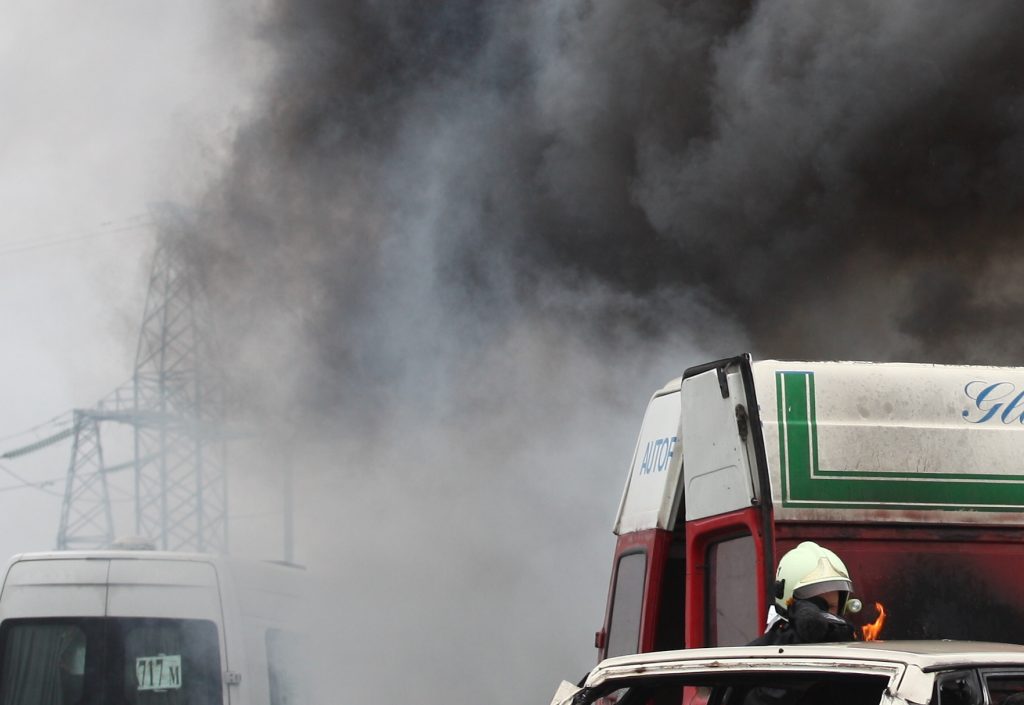 На севере Москвы выясняют причины пожара в легковом автомобиле