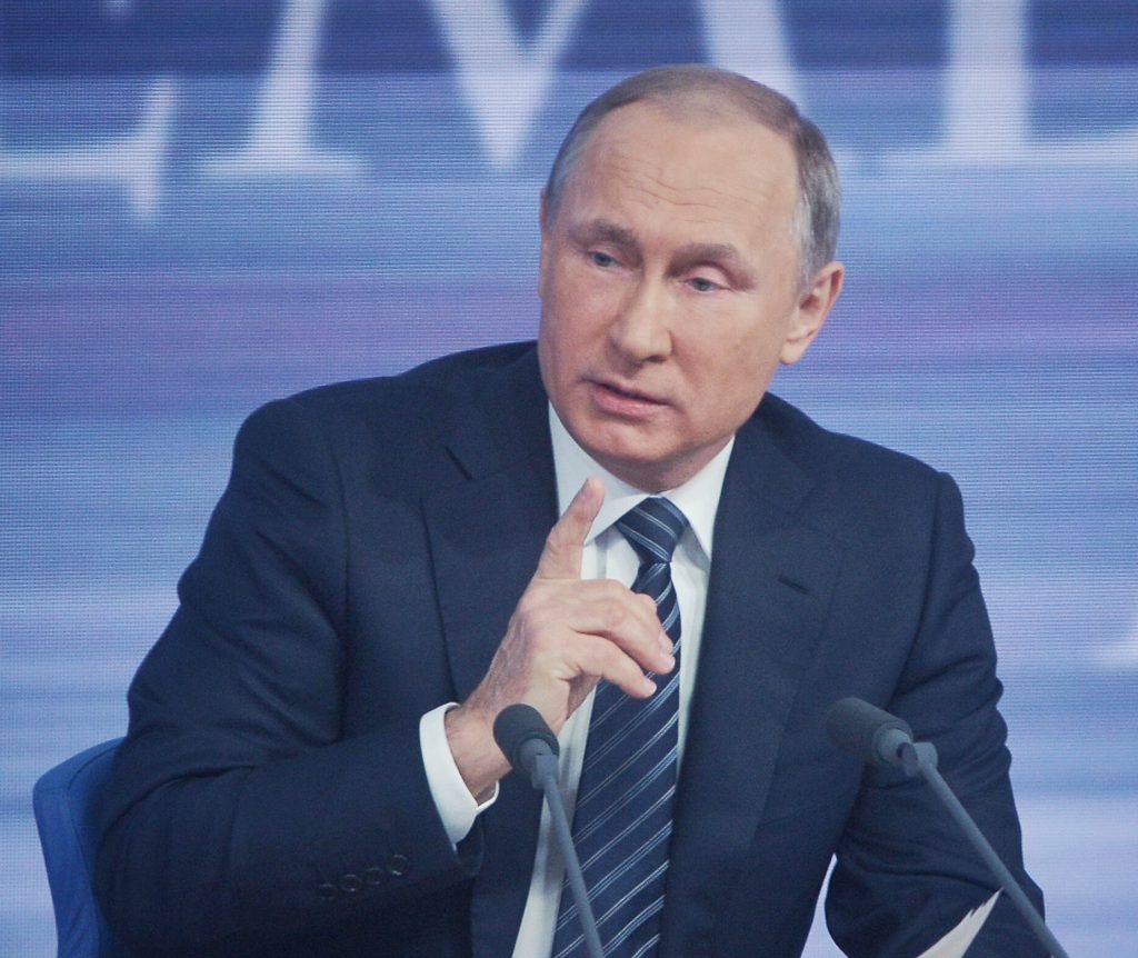 Владимир Путин подписал закон о повышении МРОТ с лета-2017