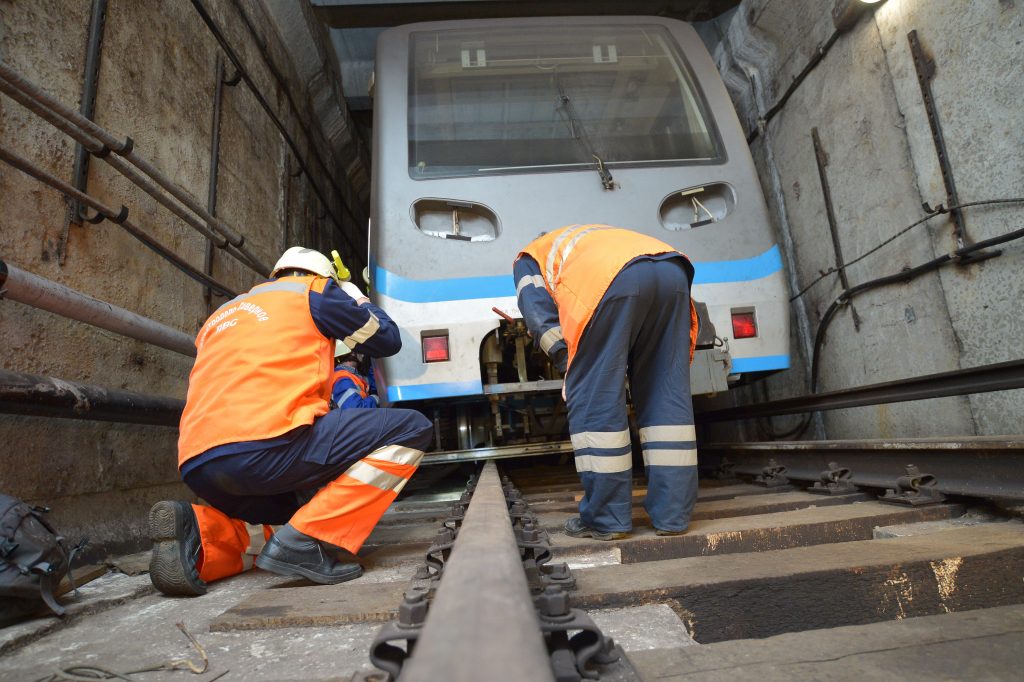 Движение по красной ветке Московского метро восстановили после сбоя
