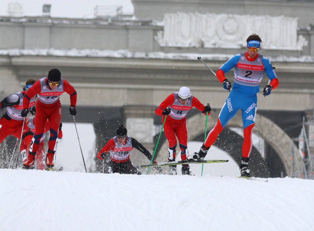 FIS отстранила шестерых российских лыжников от международных соревнований