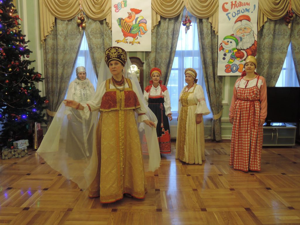 Арбатские мастерицы показали «старинную русскую моду»
