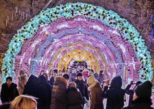 Световой новогодний тоннель на Тверском бульваре в Москве. Фото: "Вечерняя Москва"