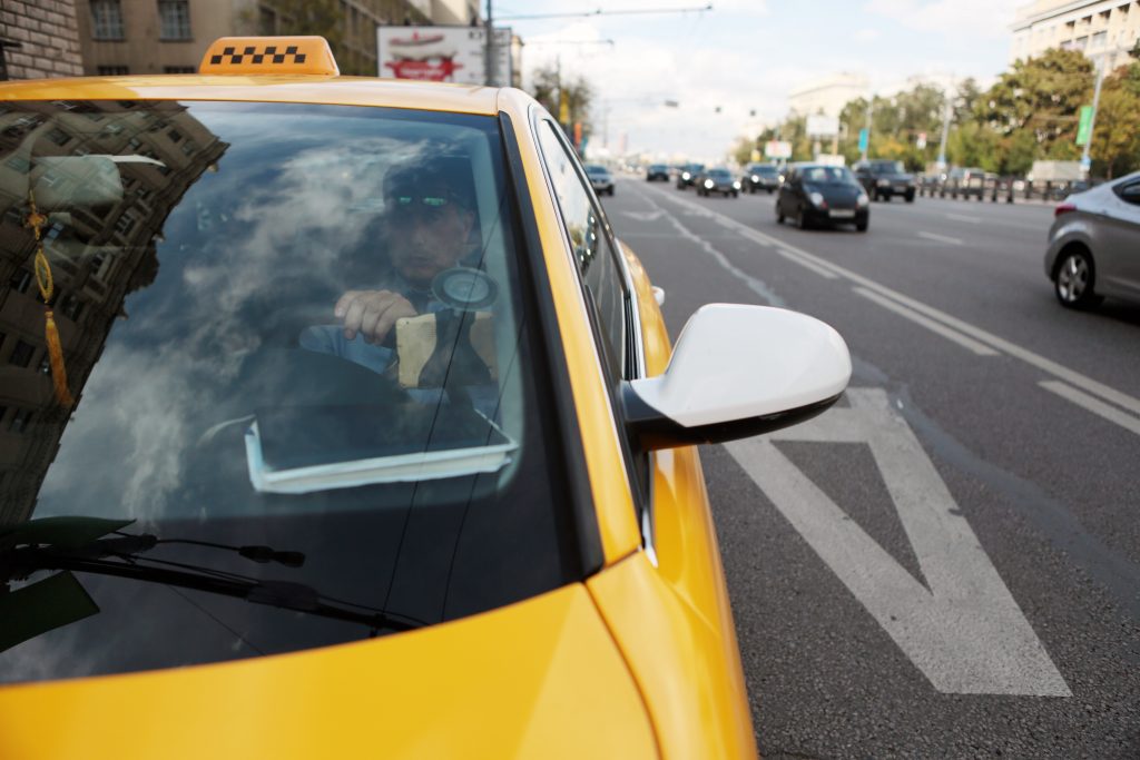 Автобусные контролеры и таксисты заговорят по-английски к ЧМ-2018 в Москве