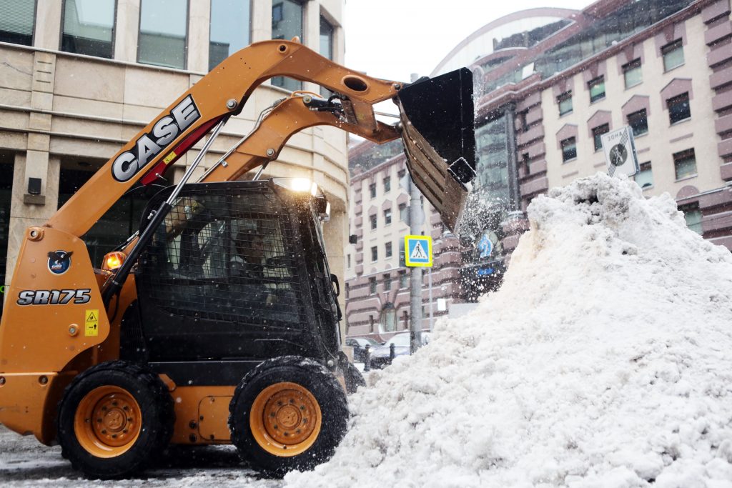 Почти два метра снега выпало в Москве с начала зимы